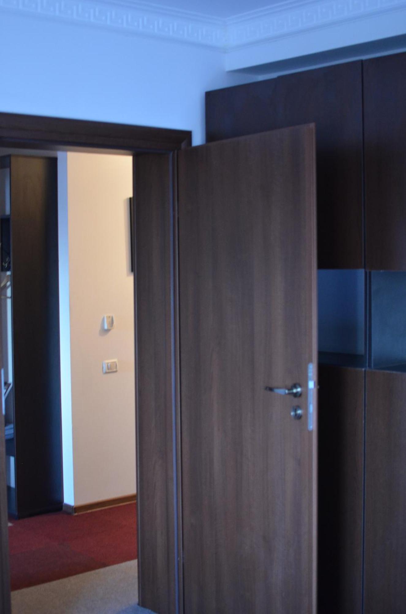 Vila Cu Trandafiri Cozy Apartments 2 Camere Bragadiru Eksteriør billede