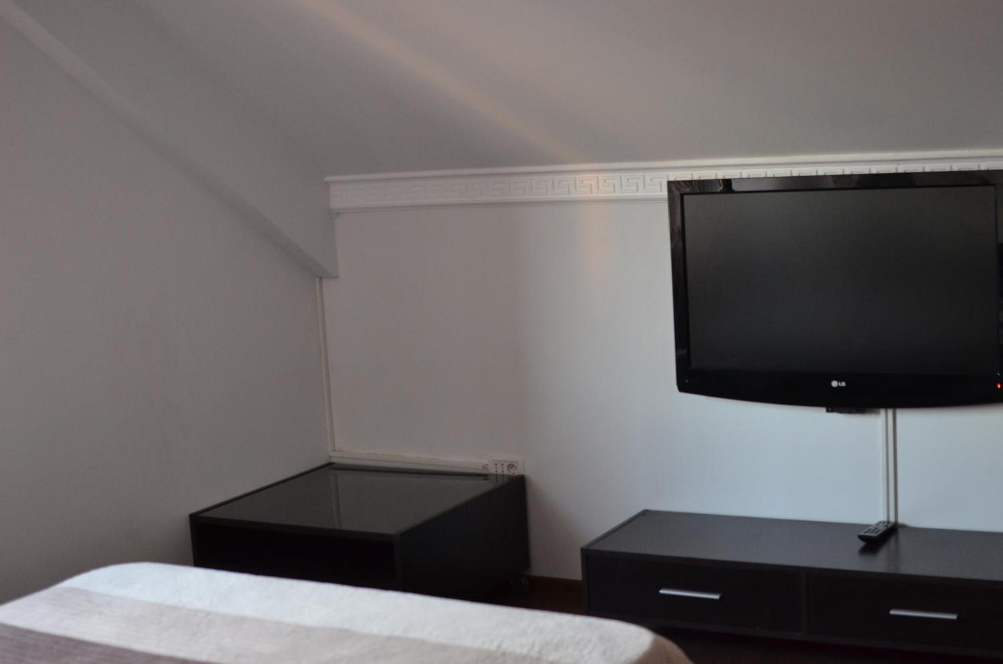 Vila Cu Trandafiri Cozy Apartments 2 Camere Bragadiru Eksteriør billede