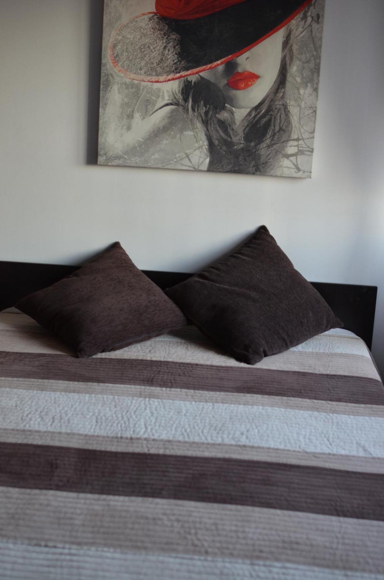 Vila Cu Trandafiri Cozy Apartments 2 Camere Bragadiru Eksteriør billede